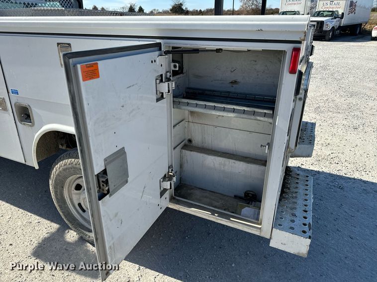 image for item NM9033 2011 Ford F350 Super Duty XL  utility bed pickup truck