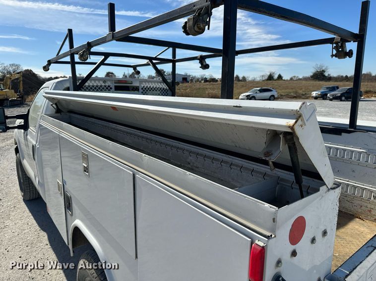 image for item NM9033 2011 Ford F350 Super Duty XL  utility bed pickup truck