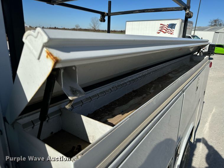 image for item NM9033 2011 Ford F350 Super Duty XL  utility bed pickup truck