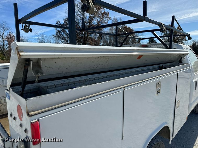 image for item NM9033 2011 Ford F350 Super Duty XL  utility bed pickup truck