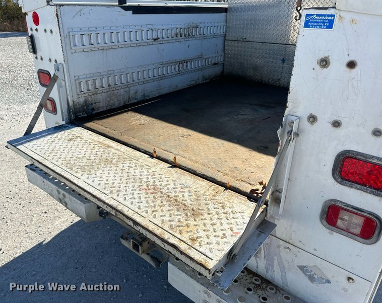 image for item NM9033 2011 Ford F350 Super Duty XL  utility bed pickup truck