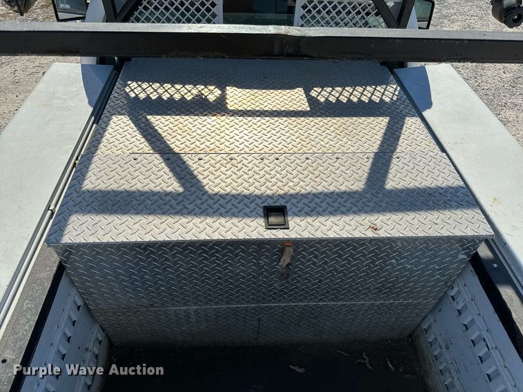 image for item NM9033 2011 Ford F350 Super Duty XL  utility bed pickup truck