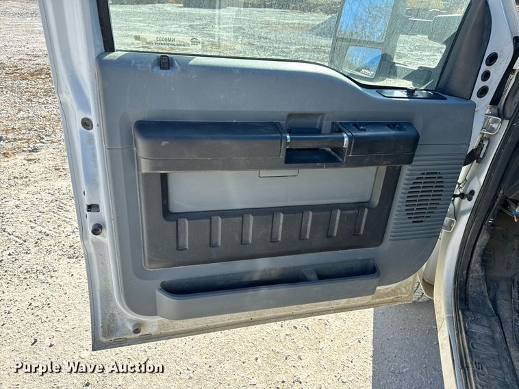 image for item NM9033 2011 Ford F350 Super Duty XL  utility bed pickup truck