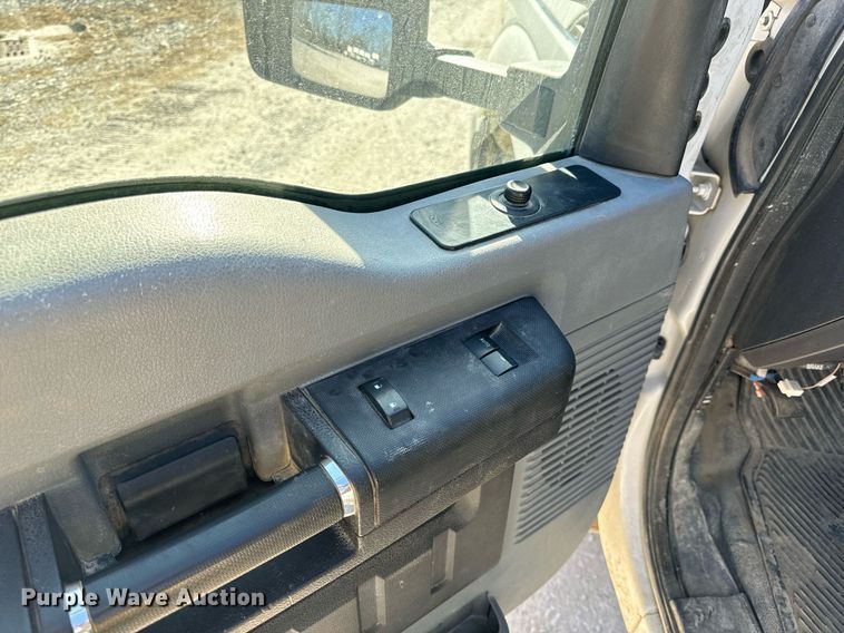 image for item NM9033 2011 Ford F350 Super Duty XL  utility bed pickup truck