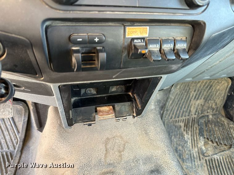 image for item NM9033 2011 Ford F350 Super Duty XL  utility bed pickup truck