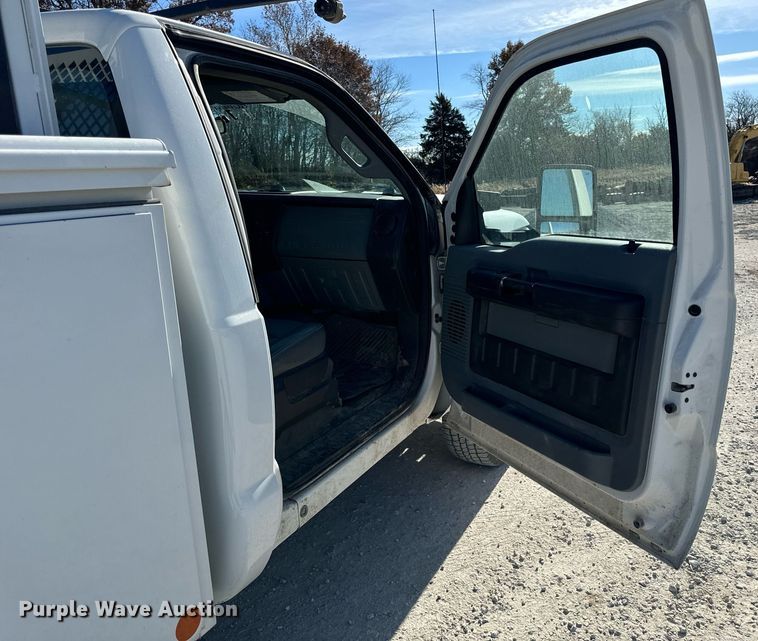 image for item NM9033 2011 Ford F350 Super Duty XL  utility bed pickup truck