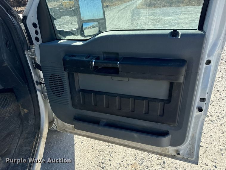 image for item NM9033 2011 Ford F350 Super Duty XL  utility bed pickup truck