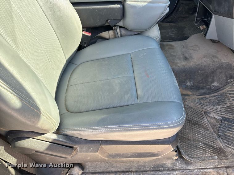 image for item NM9033 2011 Ford F350 Super Duty XL  utility bed pickup truck