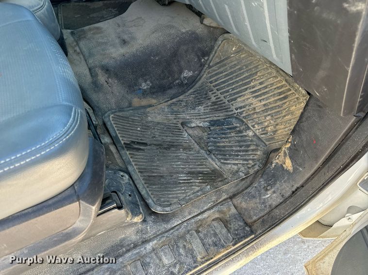 image for item NM9033 2011 Ford F350 Super Duty XL  utility bed pickup truck