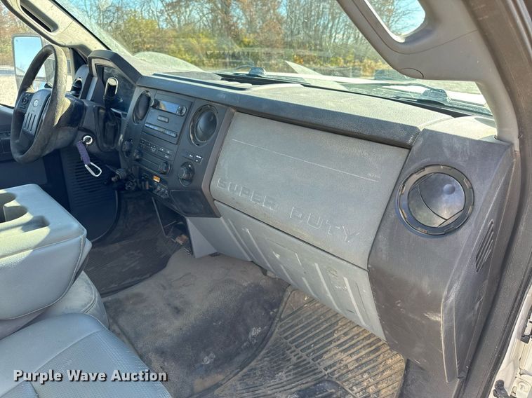 image for item NM9033 2011 Ford F350 Super Duty XL  utility bed pickup truck