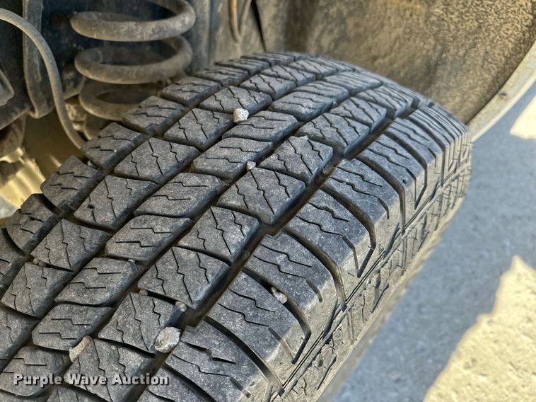 image for item NM9033 2011 Ford F350 Super Duty XL  utility bed pickup truck