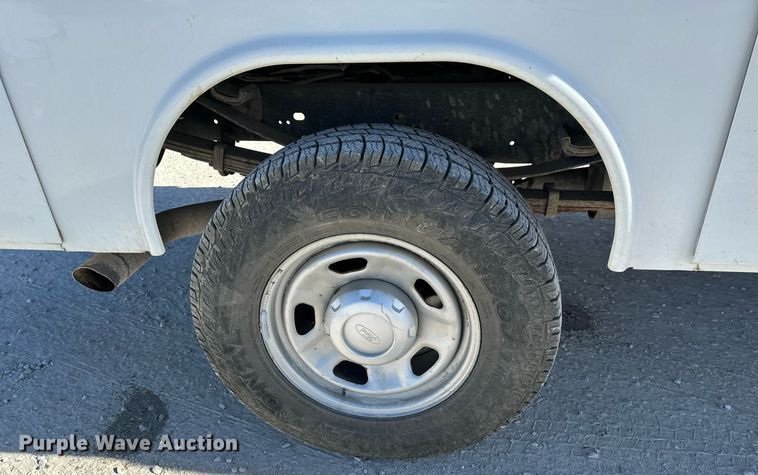 image for item NM9033 2011 Ford F350 Super Duty XL  utility bed pickup truck