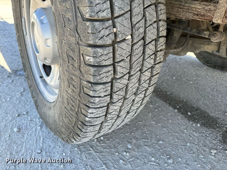 image for item NM9033 2011 Ford F350 Super Duty XL  utility bed pickup truck