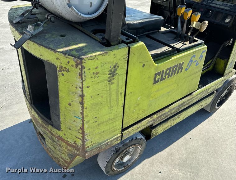 image for item NM9048 Clark GCS25I  forklift