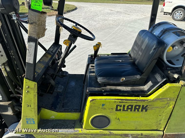image for item NM9048 Clark GCS25I  forklift