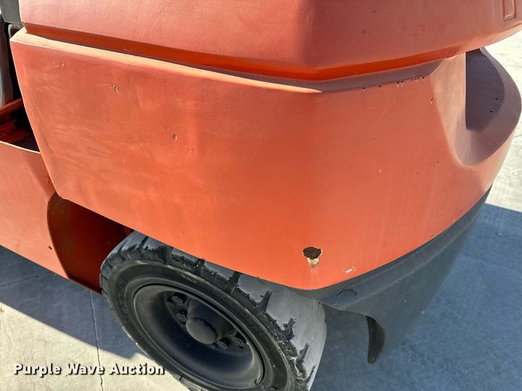 image for item NM9049 2002 Toyota 7FGKU40  forklift