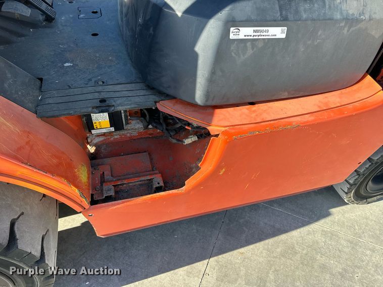 image for item NM9049 2002 Toyota 7FGKU40  forklift