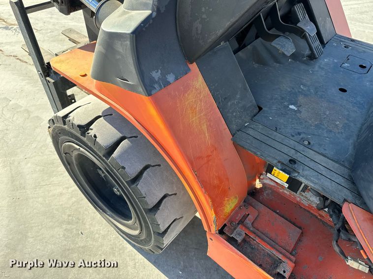 image for item NM9049 2002 Toyota 7FGKU40  forklift