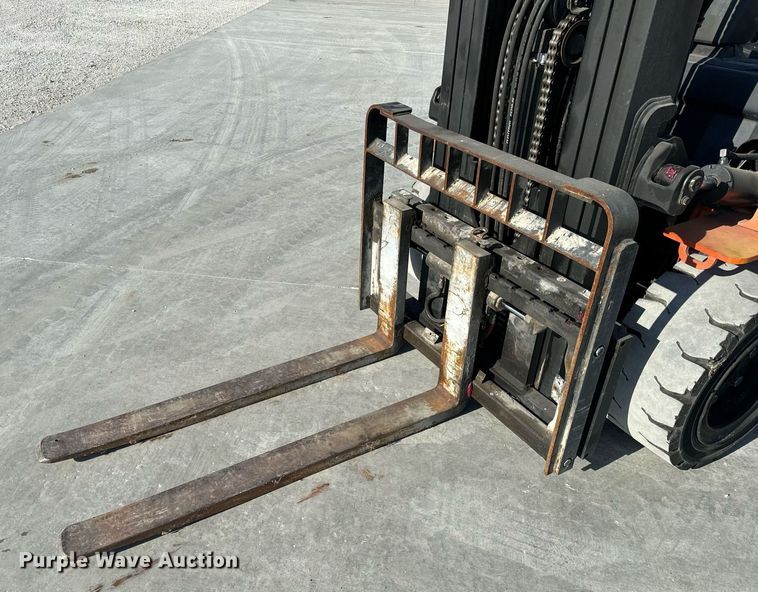 image for item NM9049 2002 Toyota 7FGKU40  forklift