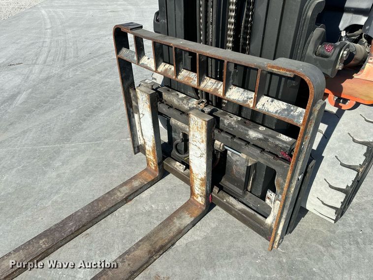 image for item NM9049 2002 Toyota 7FGKU40  forklift