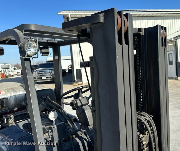 image for item NM9049 2002 Toyota 7FGKU40  forklift