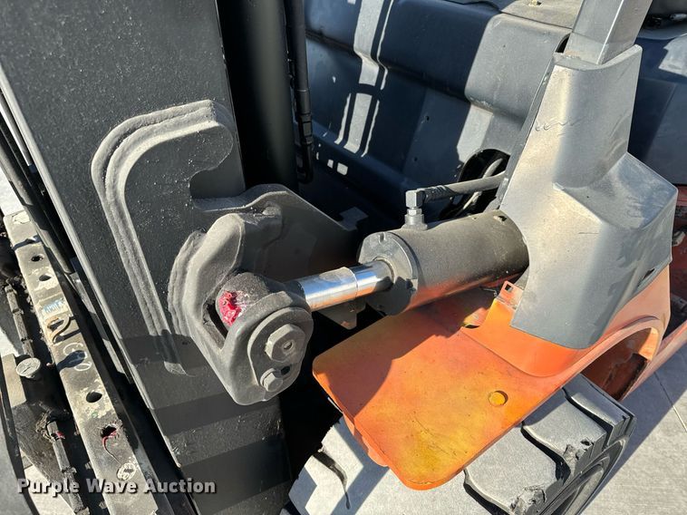 image for item NM9049 2002 Toyota 7FGKU40  forklift