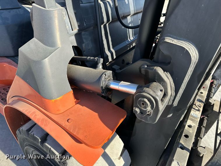 image for item NM9049 2002 Toyota 7FGKU40  forklift
