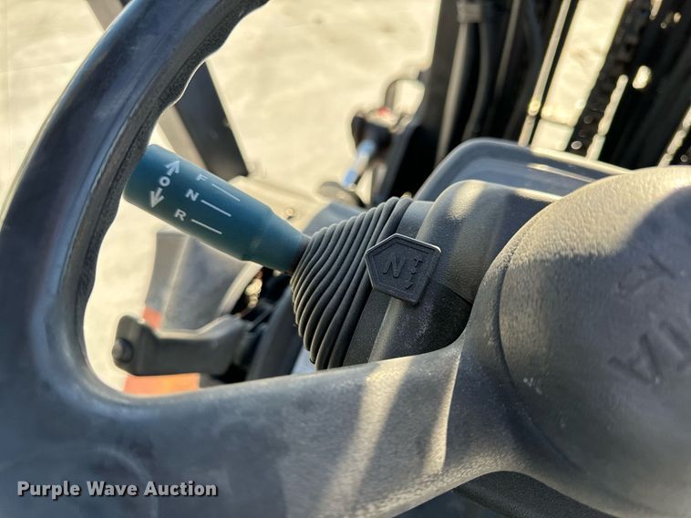 image for item NM9049 2002 Toyota 7FGKU40  forklift