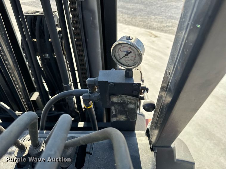 image for item NM9049 2002 Toyota 7FGKU40  forklift