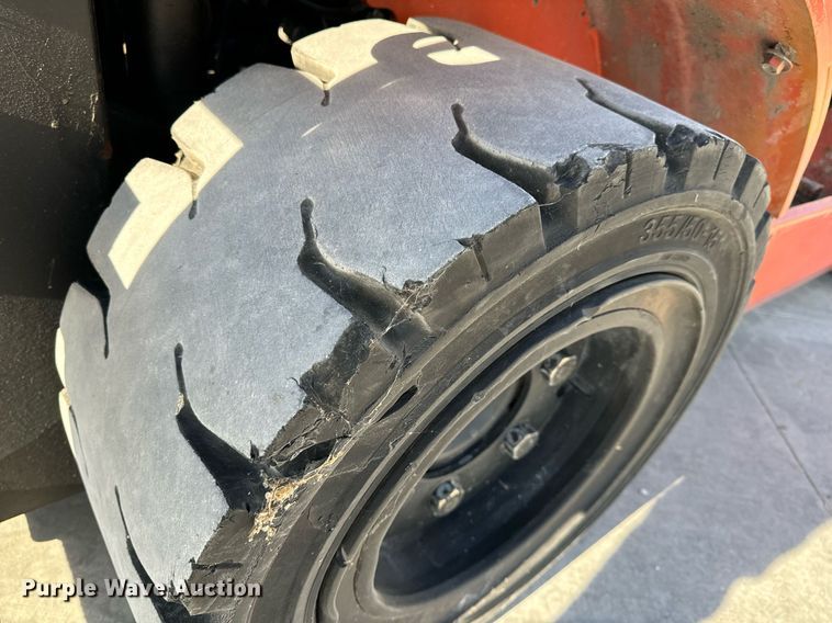 image for item NM9049 2002 Toyota 7FGKU40  forklift