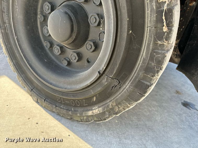 image for item NM9049 2002 Toyota 7FGKU40  forklift