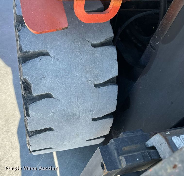 image for item NM9049 2002 Toyota 7FGKU40  forklift