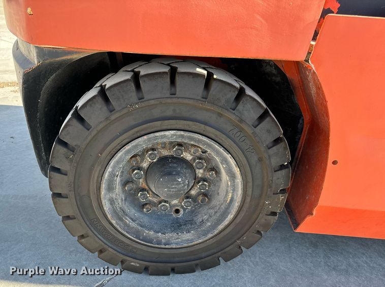 image for item NM9049 2002 Toyota 7FGKU40  forklift