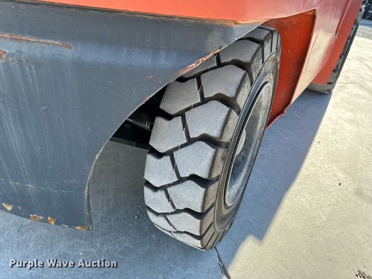 image for item NM9049 2002 Toyota 7FGKU40  forklift