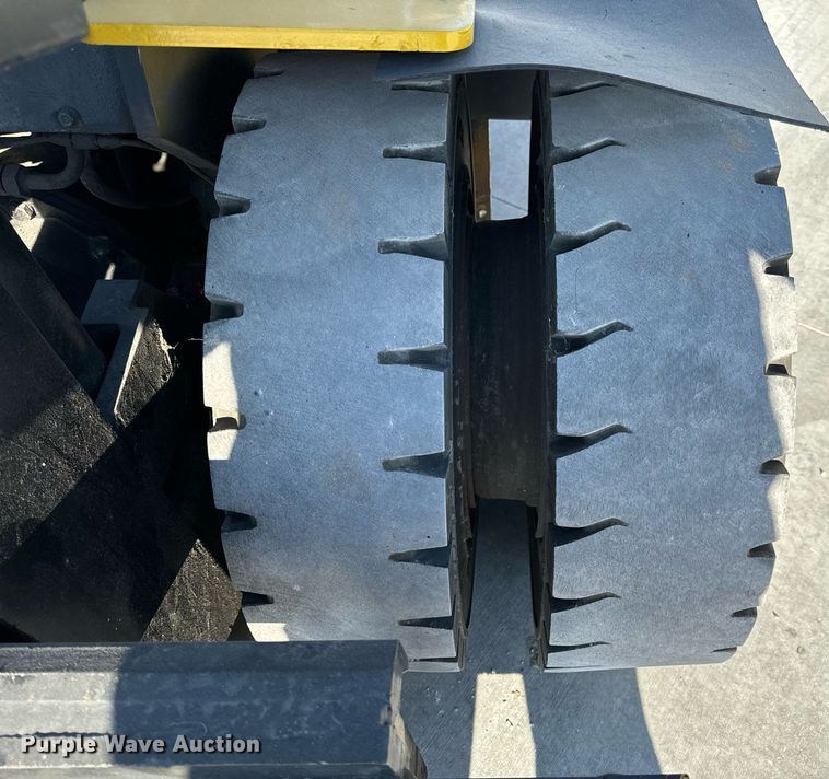 image for item NM9050 Komatsu FG45T-8  forklift