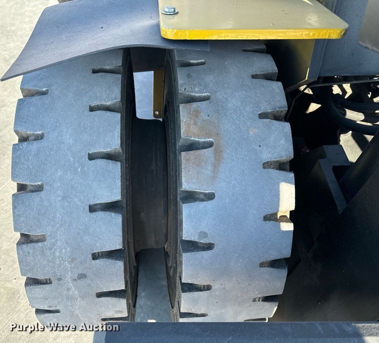 image for item NM9050 Komatsu FG45T-8  forklift