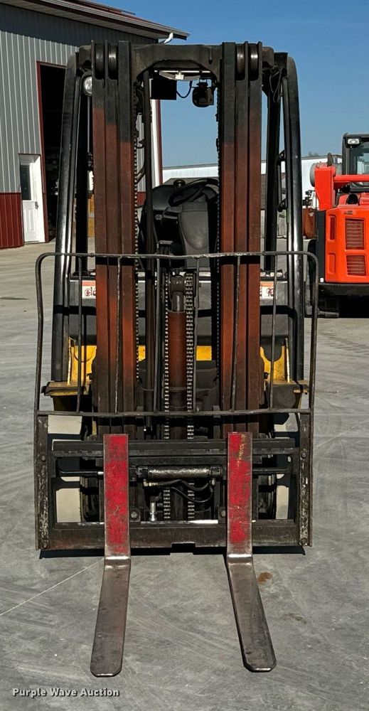 image for item NM9052 Yale GLP050VXEVSE084  forklift