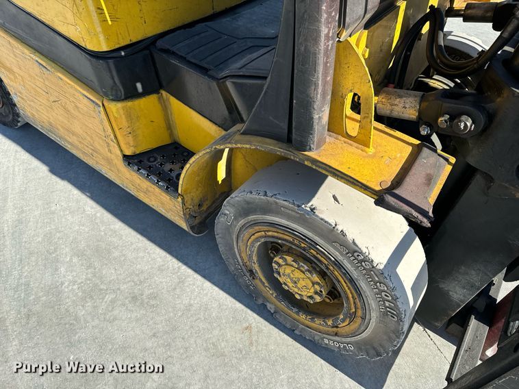 image for item NM9052 Yale GLP050VXEVSE084  forklift