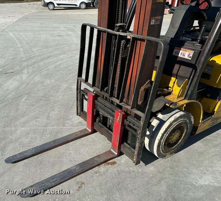 image for item NM9052 Yale GLP050VXEVSE084  forklift