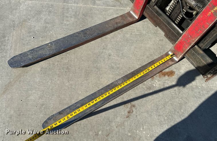 image for item NM9052 Yale GLP050VXEVSE084  forklift