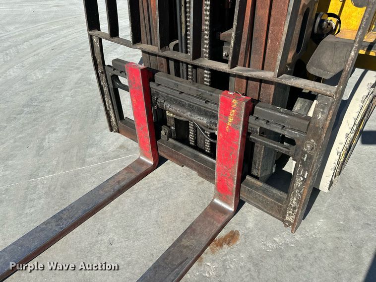 image for item NM9052 Yale GLP050VXEVSE084  forklift