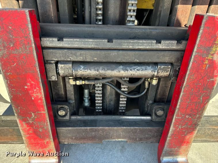 image for item NM9052 Yale GLP050VXEVSE084  forklift