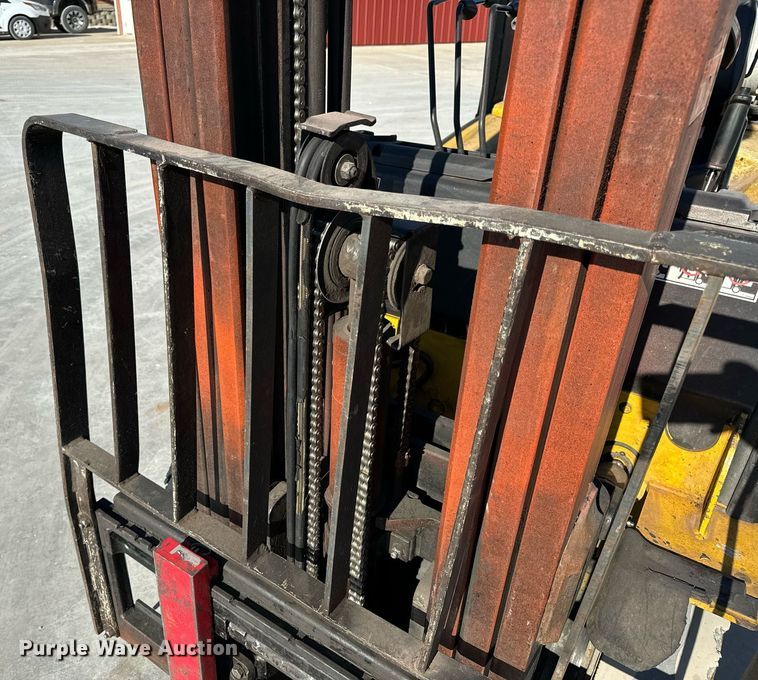 image for item NM9052 Yale GLP050VXEVSE084  forklift