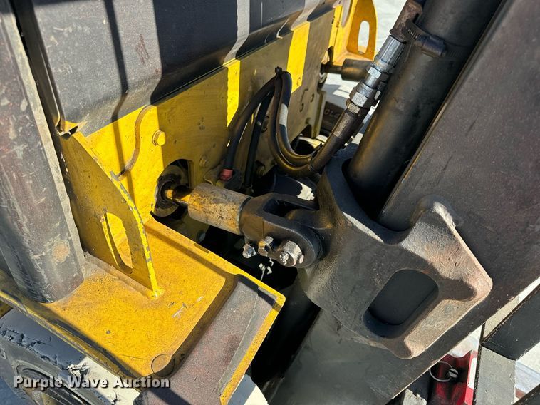 image for item NM9052 Yale GLP050VXEVSE084  forklift