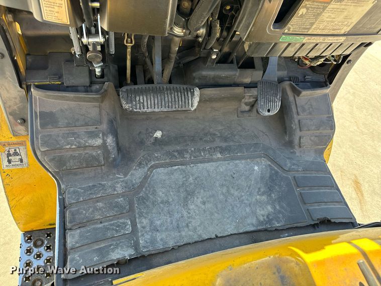 image for item NM9052 Yale GLP050VXEVSE084  forklift