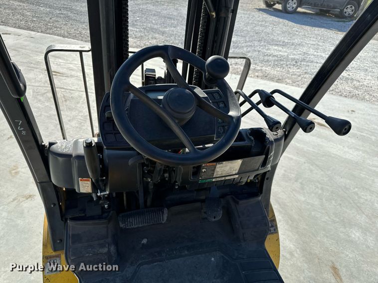 image for item NM9052 Yale GLP050VXEVSE084  forklift