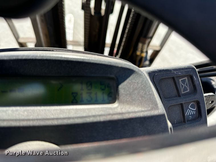 image for item NM9052 Yale GLP050VXEVSE084  forklift