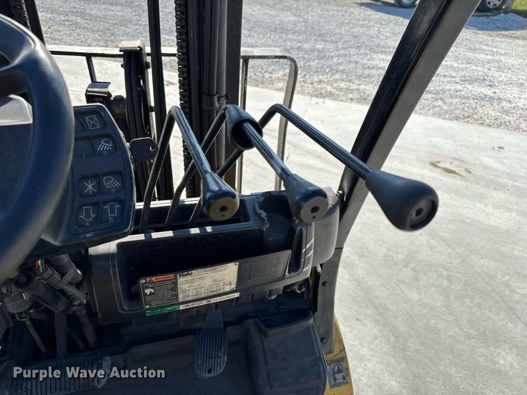 image for item NM9052 Yale GLP050VXEVSE084  forklift