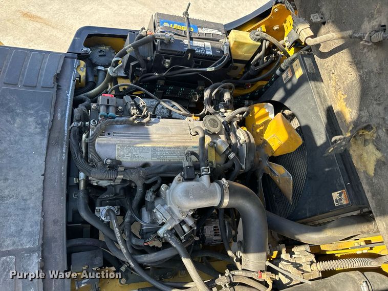 image for item NM9052 Yale GLP050VXEVSE084  forklift