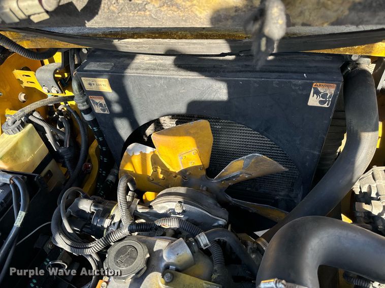 image for item NM9052 Yale GLP050VXEVSE084  forklift